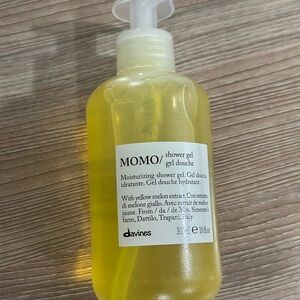 Davines MOMO Yellow Shower Gel